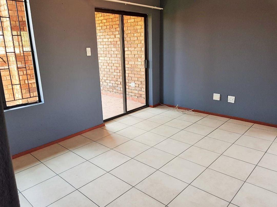 2 Bedroom Townhouse for sale in Edleen P24114087269