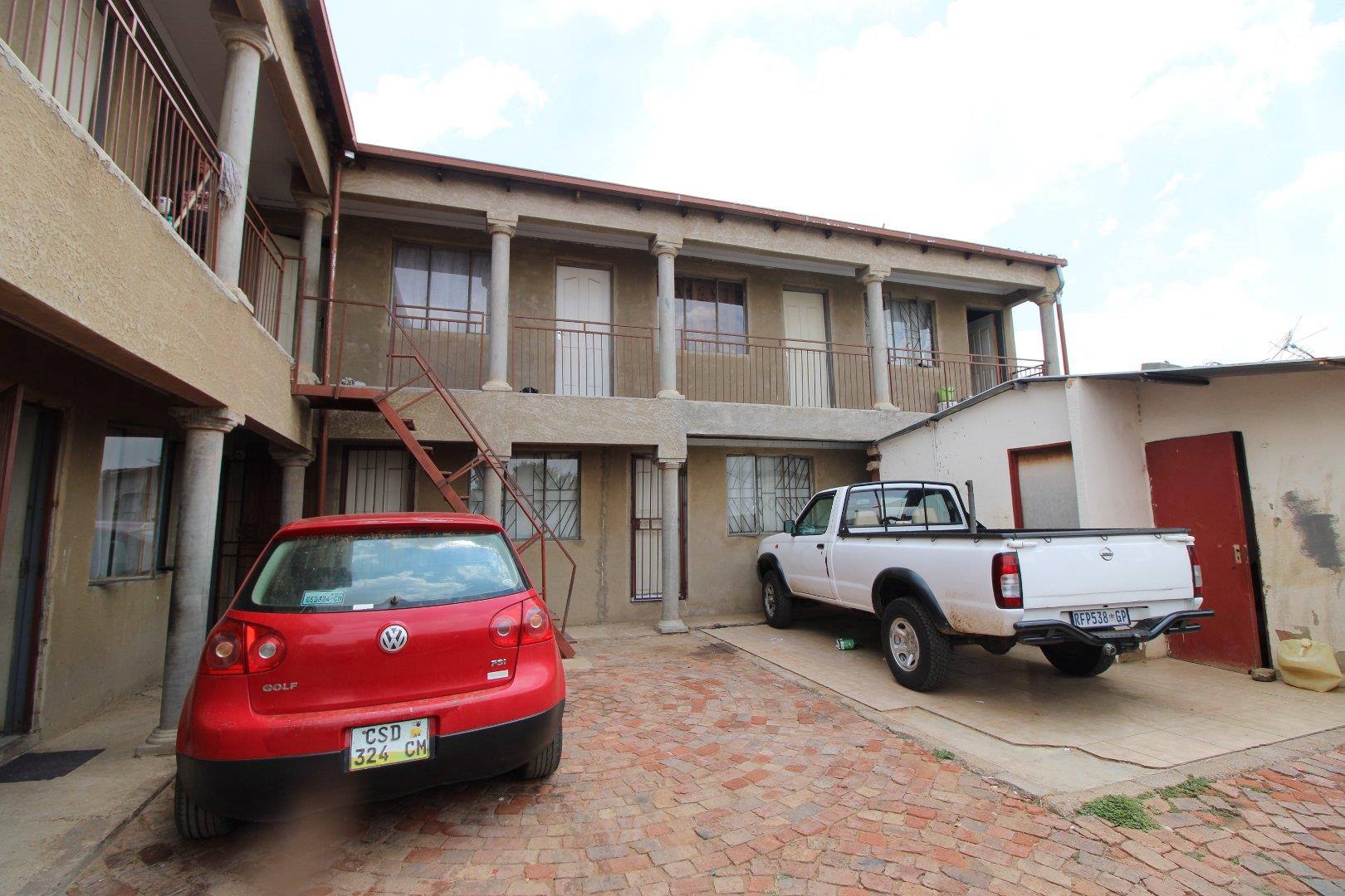 16 Bedroom House for sale in Cloverdene P24114087336