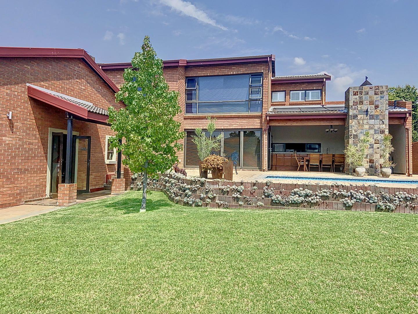 4 Bedroom House for sale in Silverwoods Country Estate P24114087810