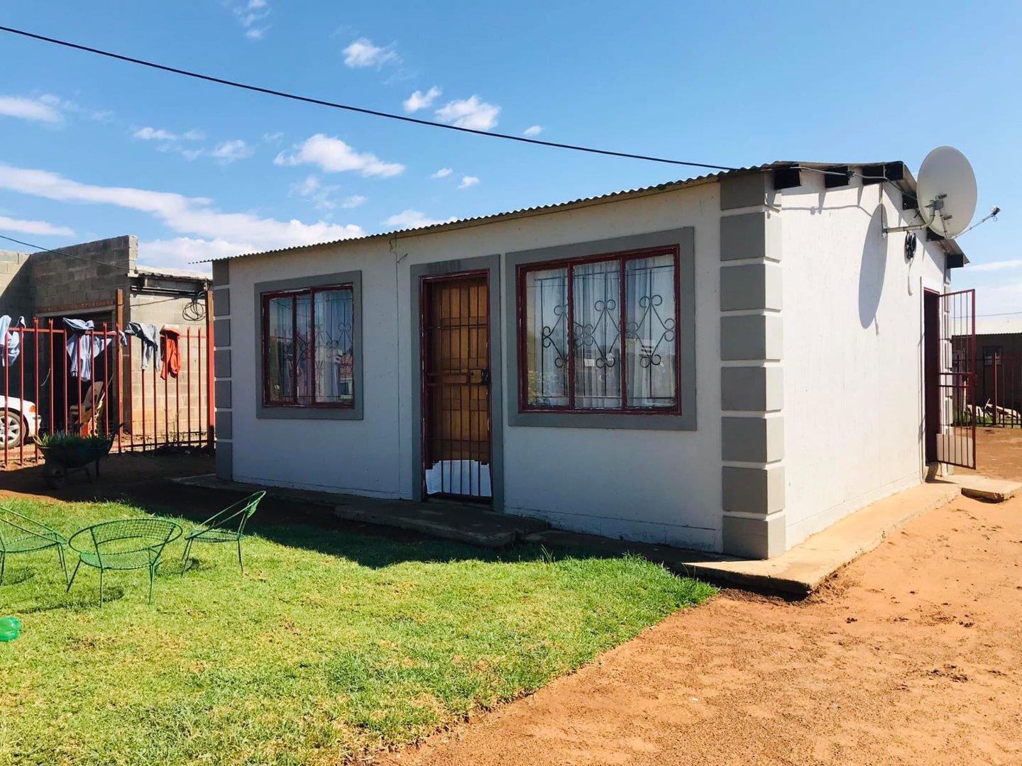 2 Bedroom House for sale in Grasslands P24114089143