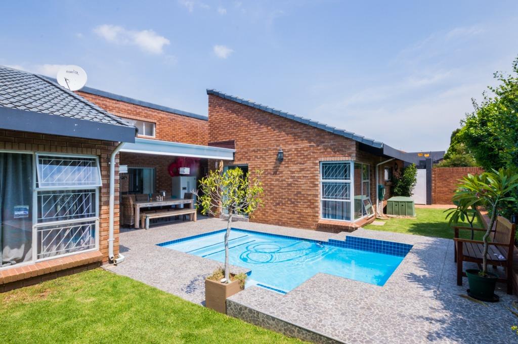 3 Bedroom House for sale in Dowerglen 2 Holly Close P24114090928