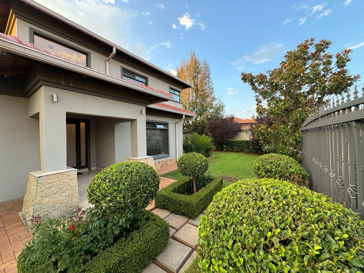 4 Bedroom House for sale in Tuscany Ridge P24114091742