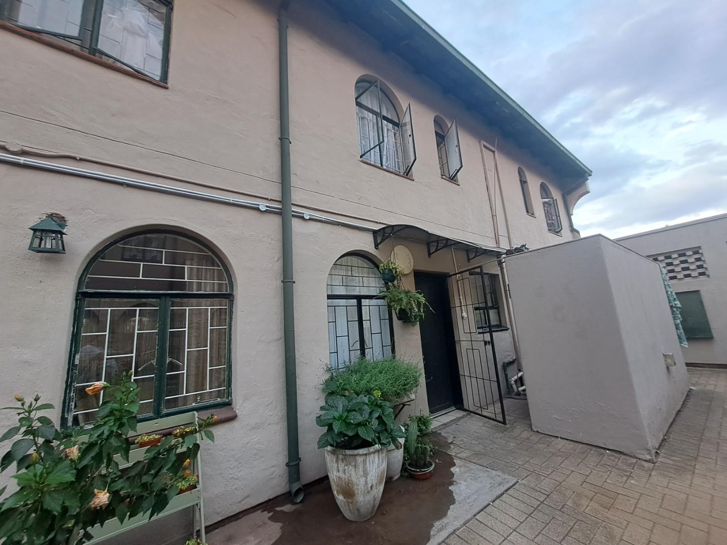 2 Bedroom Townhouse for sale in Rietfontein P24114092386