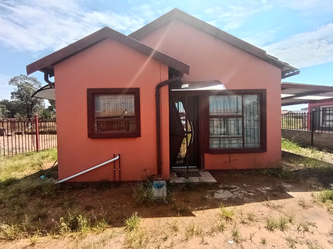 2 Bedroom House for sale in Pinehaven P24114092565