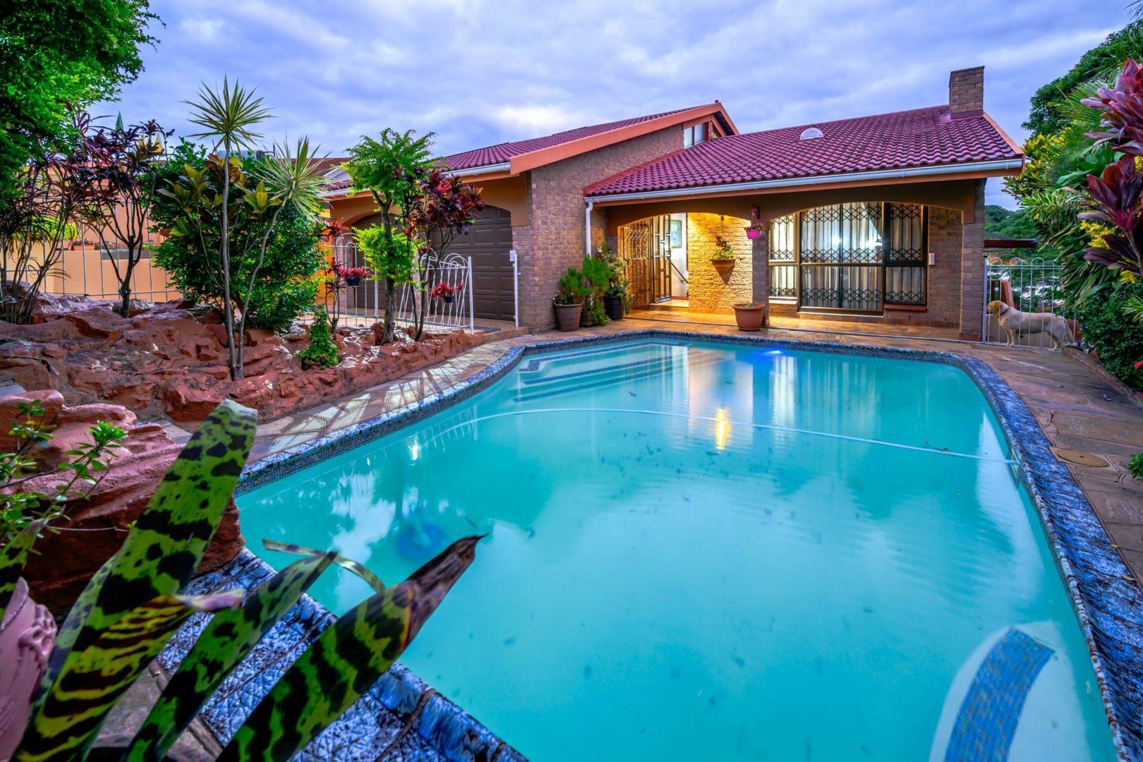 6 Bedroom House for sale in Durban North P24114092909