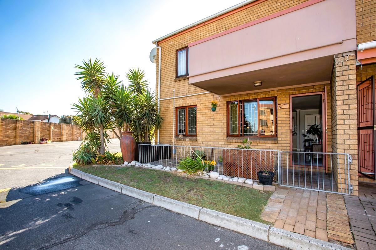 2 Bedroom Apartment / flat for sale in Brackenfell Central P24114068550