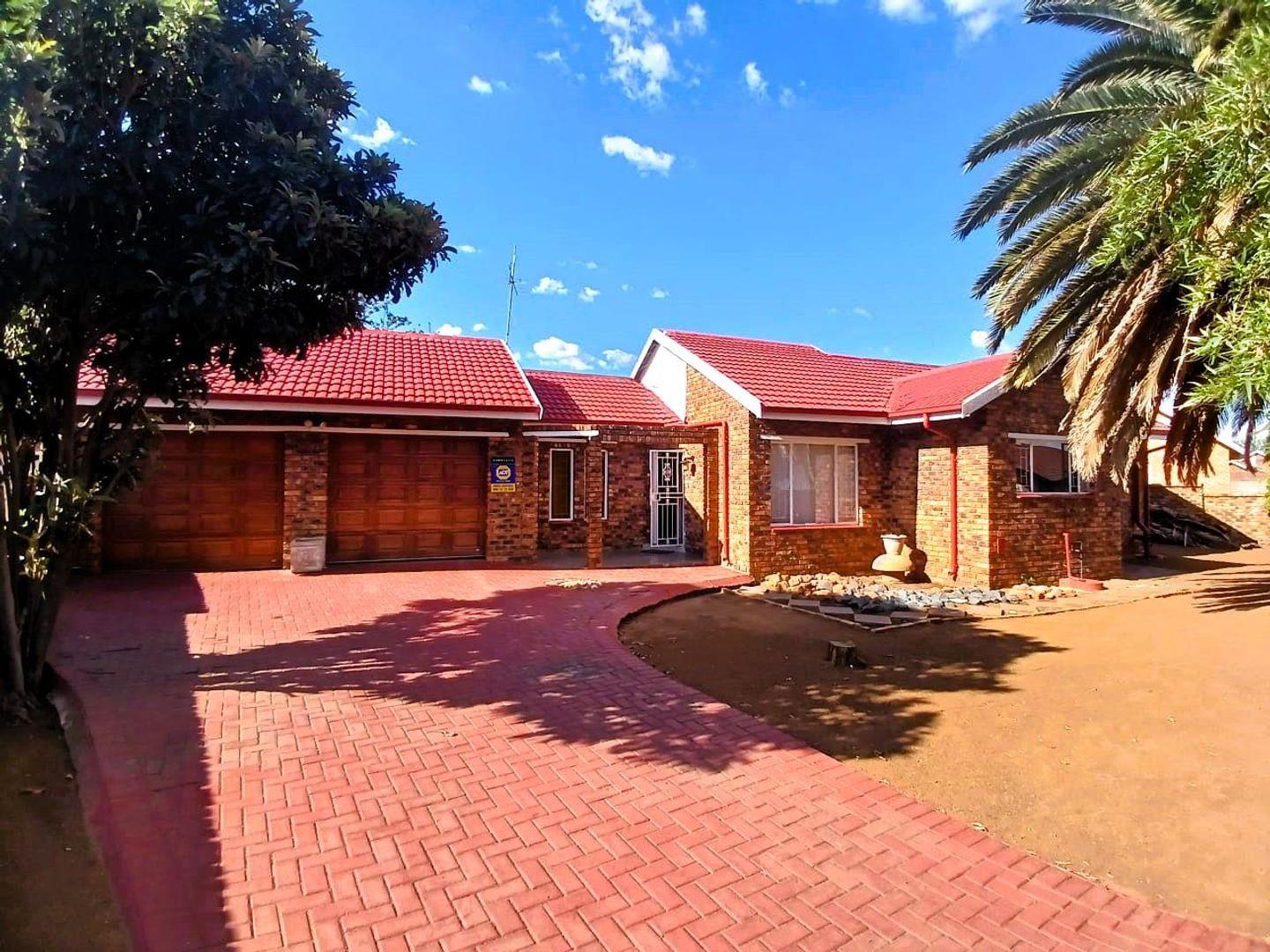 3 Bedroom House for sale in Waldrift P24113985923