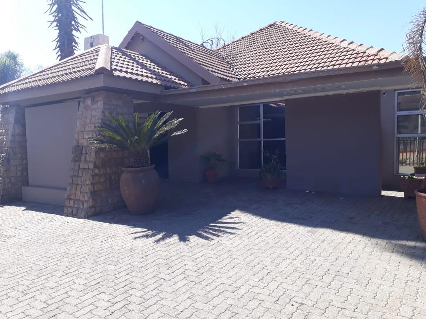 Commercial property to rent in Three Rivers Proper 1, 18 Athlone