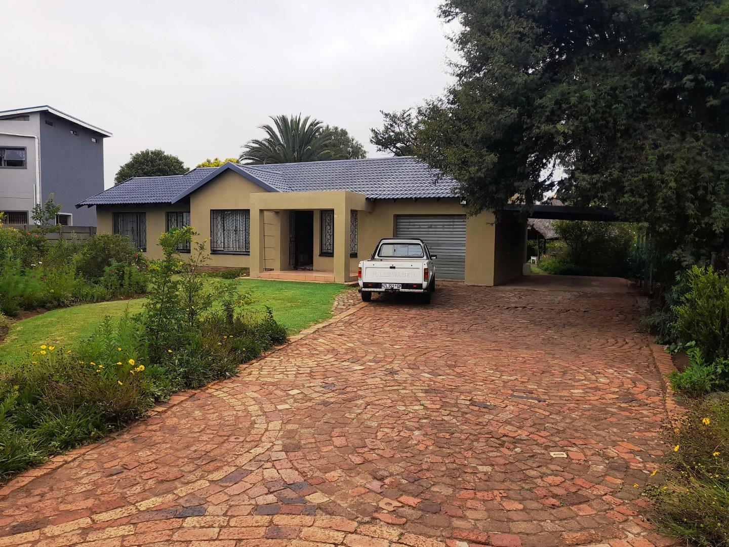 3 Bedroom House for sale in Dawn Park 24 Cossins Road P24114479878