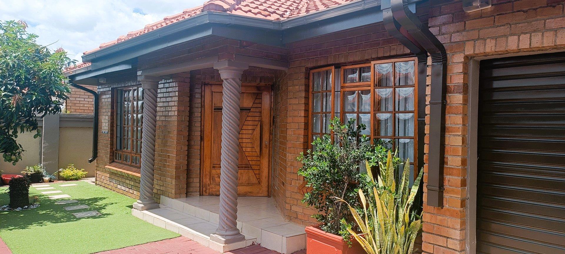 4 Bedroom House for sale in Ivy Park P24114095312