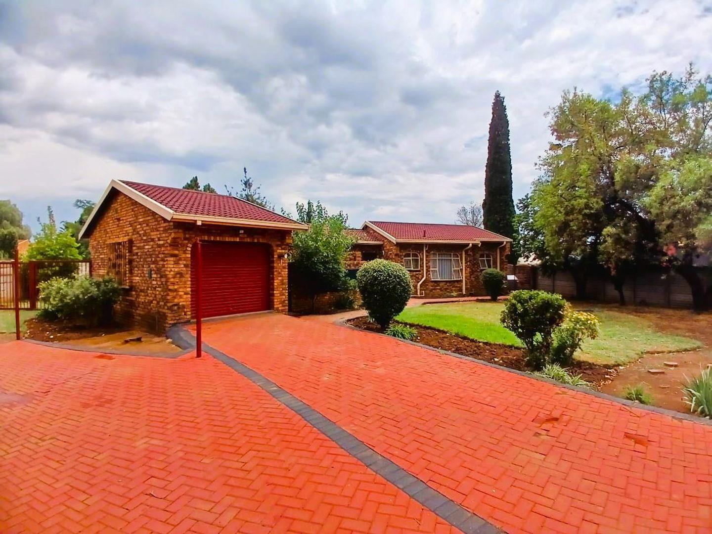 3 Bedroom House for sale in Waldrift P24113745483