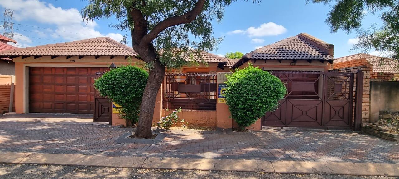 3 Bedroom House for sale in The Orchards 2552 Oliven Street P24