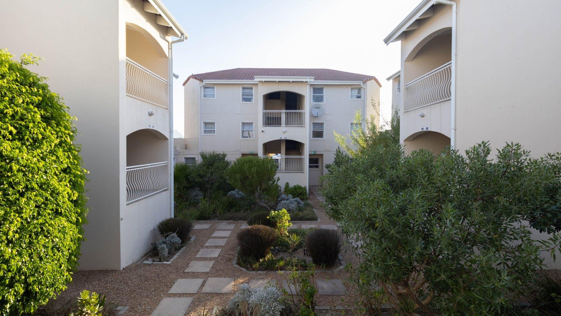 2 Bedroom Apartment / flat for sale in Whispering Pines P24113969197