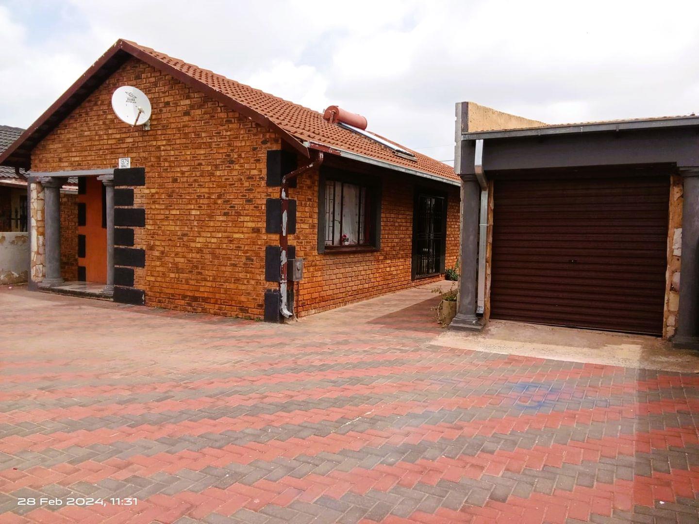 3 Bedroom House for sale in Ratanda P24114095966