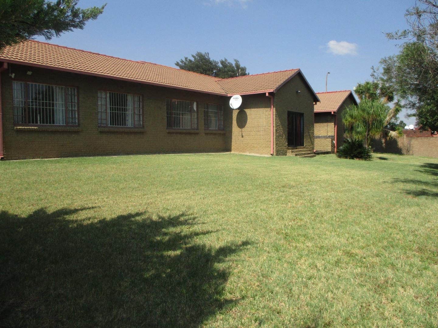 3 Bedroom House for sale in Alberton North P24114096076