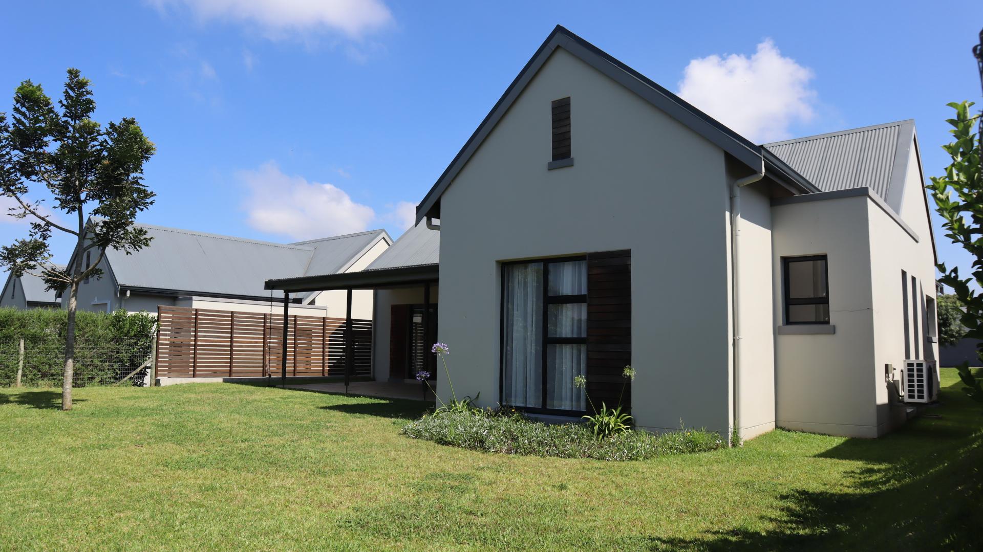 4 Bedroom Townhouse for sale in Emberton Estate P24114096120