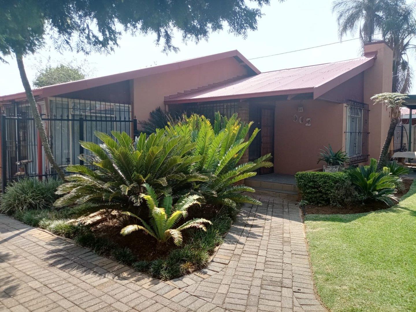 4 Bedroom House for sale in Silverton P24114096188