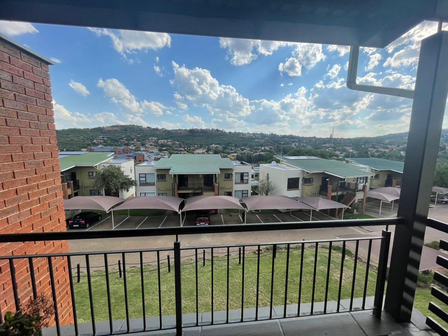 2 Bedroom Townhouse for sale in Glenvista P24114553845