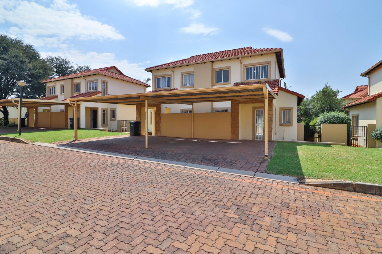 2 Bedroom Townhouse for sale in Zandspruit P24114097850