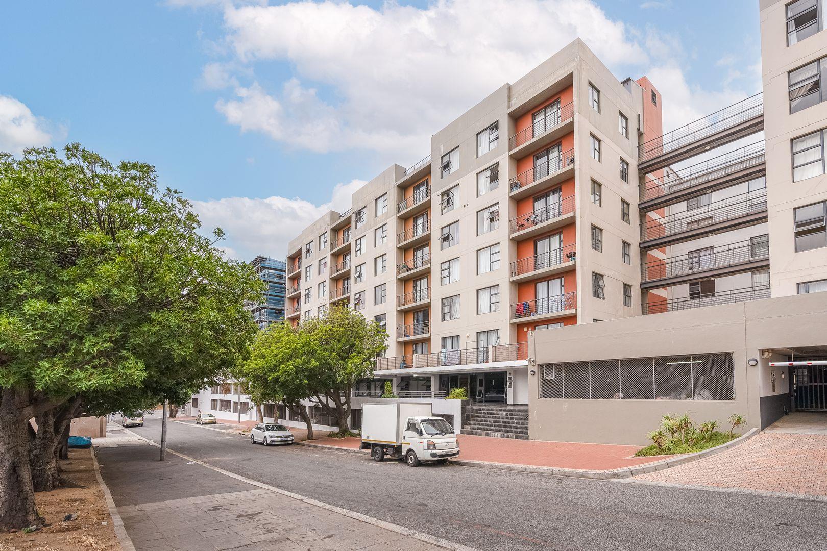 Apartment / flat for sale in Zonnebloem P24114097984