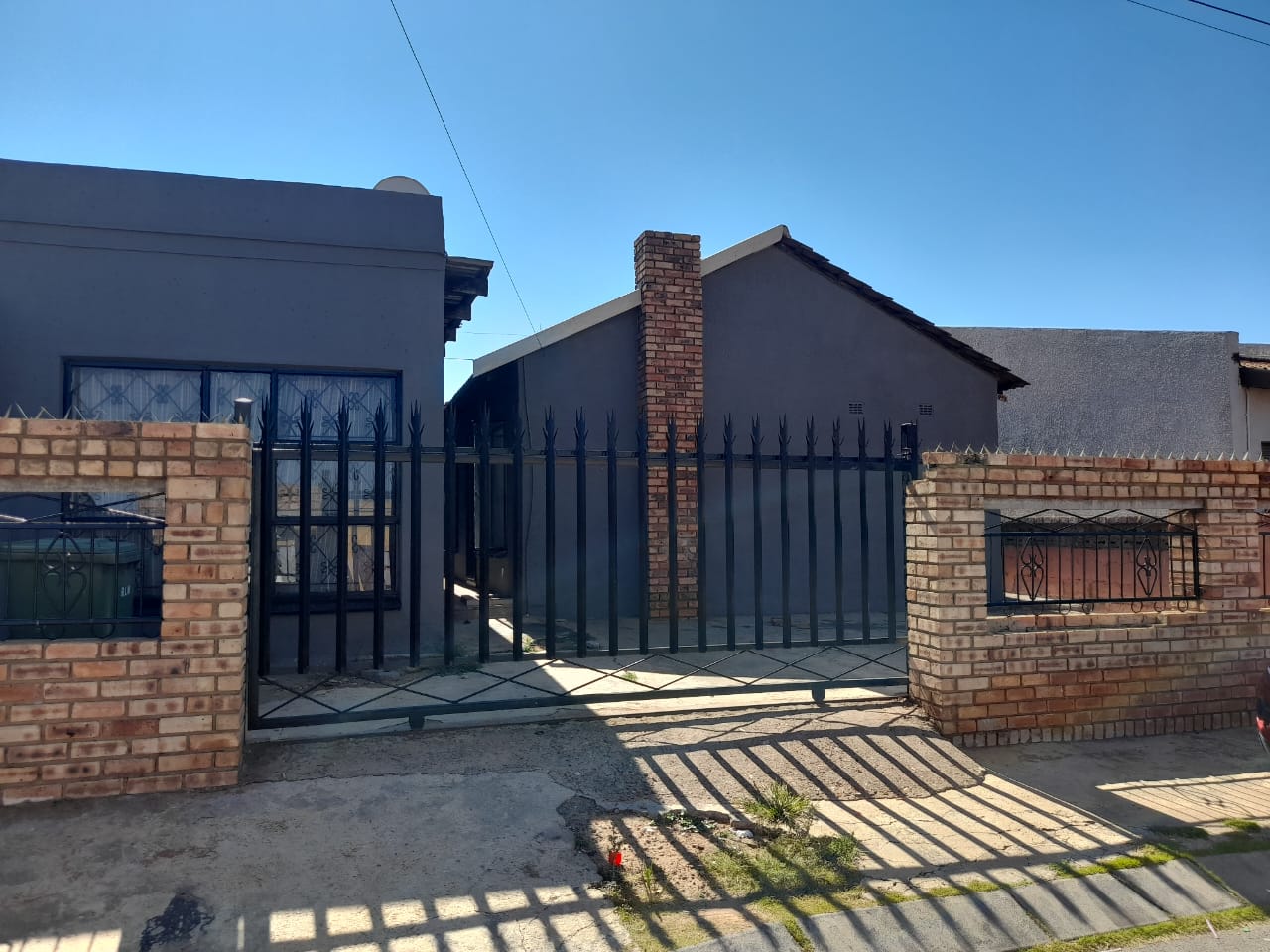 5 Bedroom House for sale in Mohlakeng P24114098109