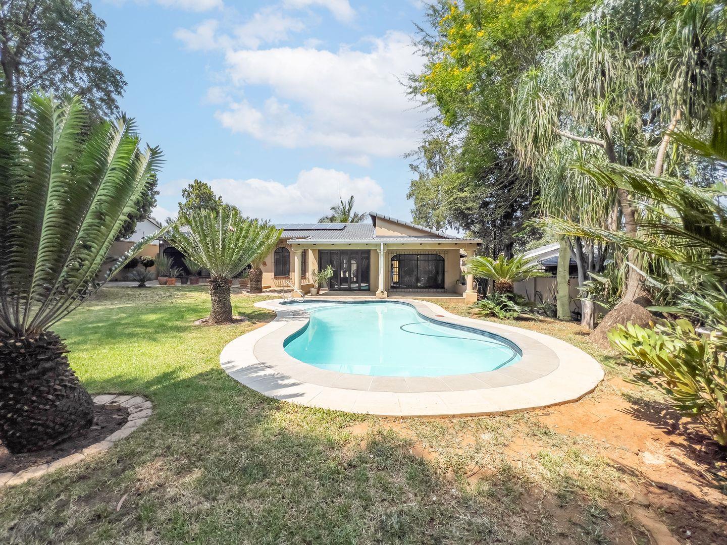 3 Bedroom House for sale in Sunninghill P24114098141