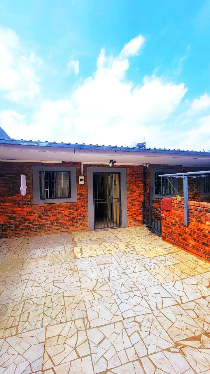 3 Bedroom House for sale in Bezuidenhout Valley P24114098802