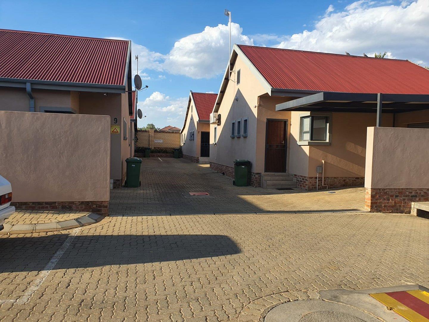 3 Bedroom Townhouse for sale in Baillie Park P24114099006