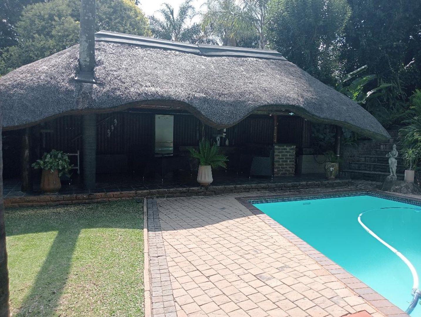 3 Bedroom House for sale in Clubview 50 Poplar Drive P24114099070