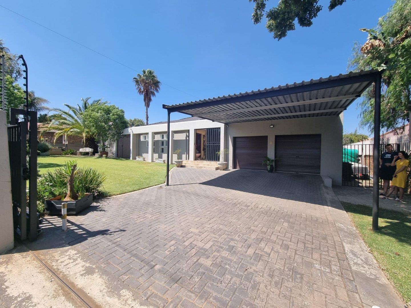 3 Bedroom House for sale in Greenhills P24114099150