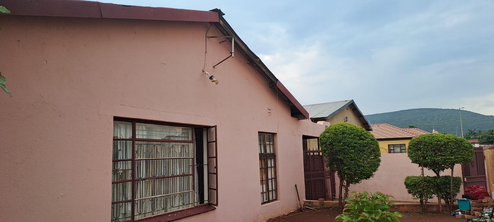 5 Bedroom House for sale in Lebowakgomo Zone A P24114101296