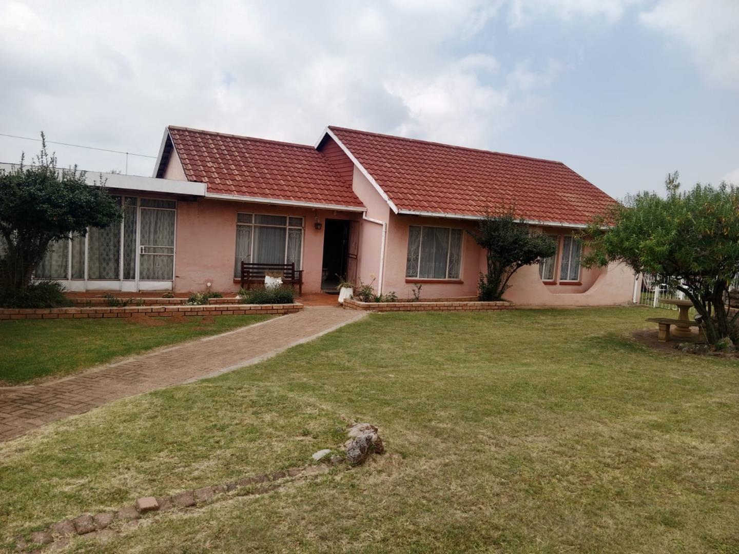 3 Bedroom House for sale in Ridgeway P24114101370