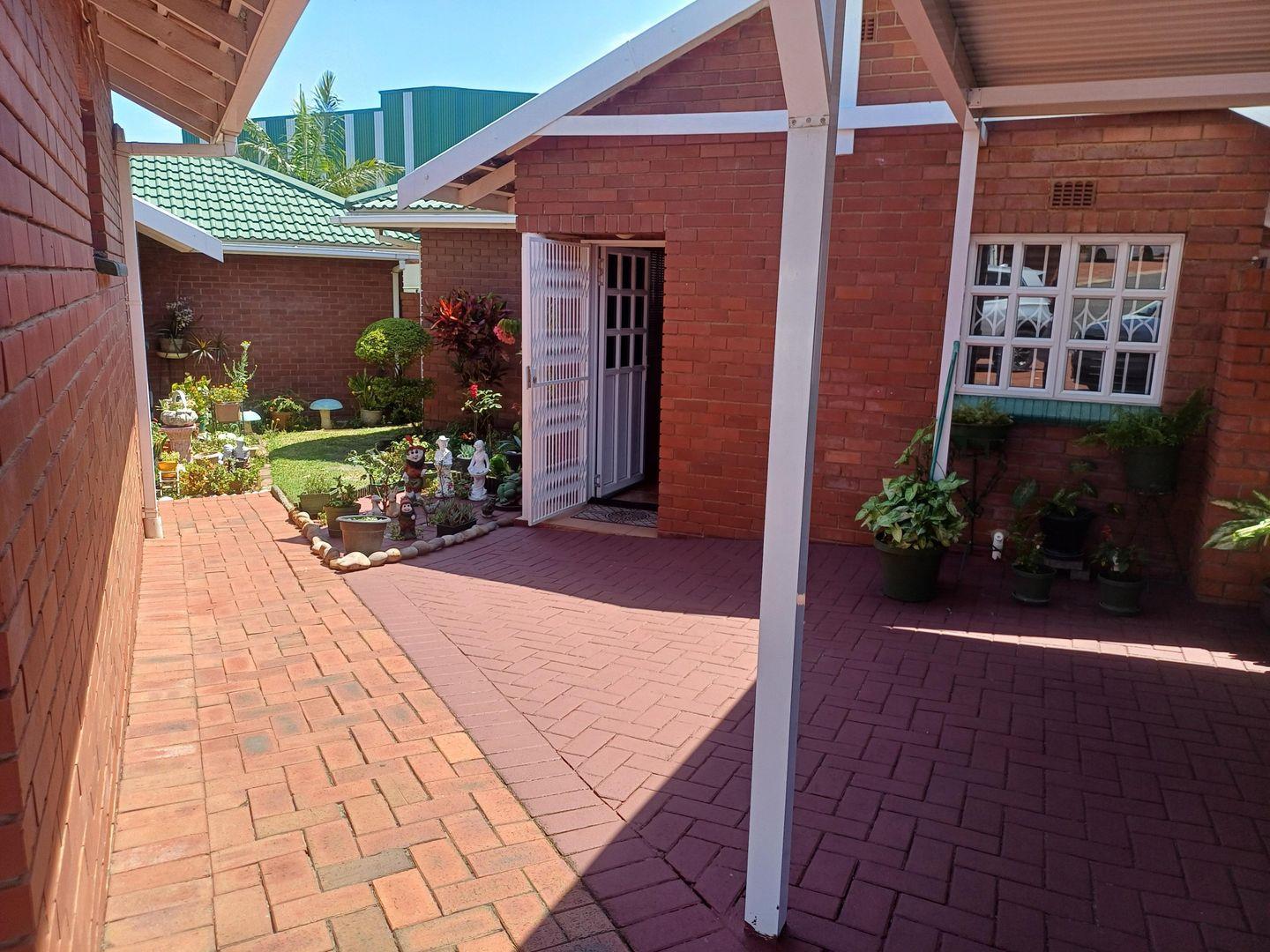 2 Bedroom House for sale in Mount Ext 3 P24114101511