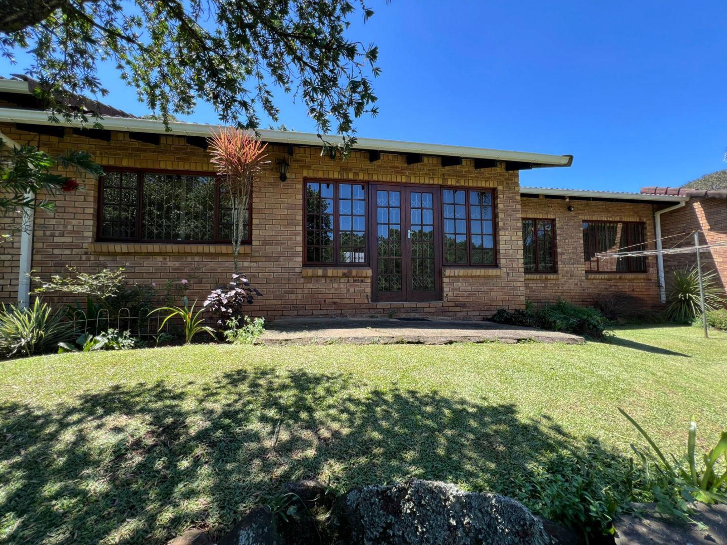 3 Bedroom Townhouse for sale in Chase Valley Heights P24114101580