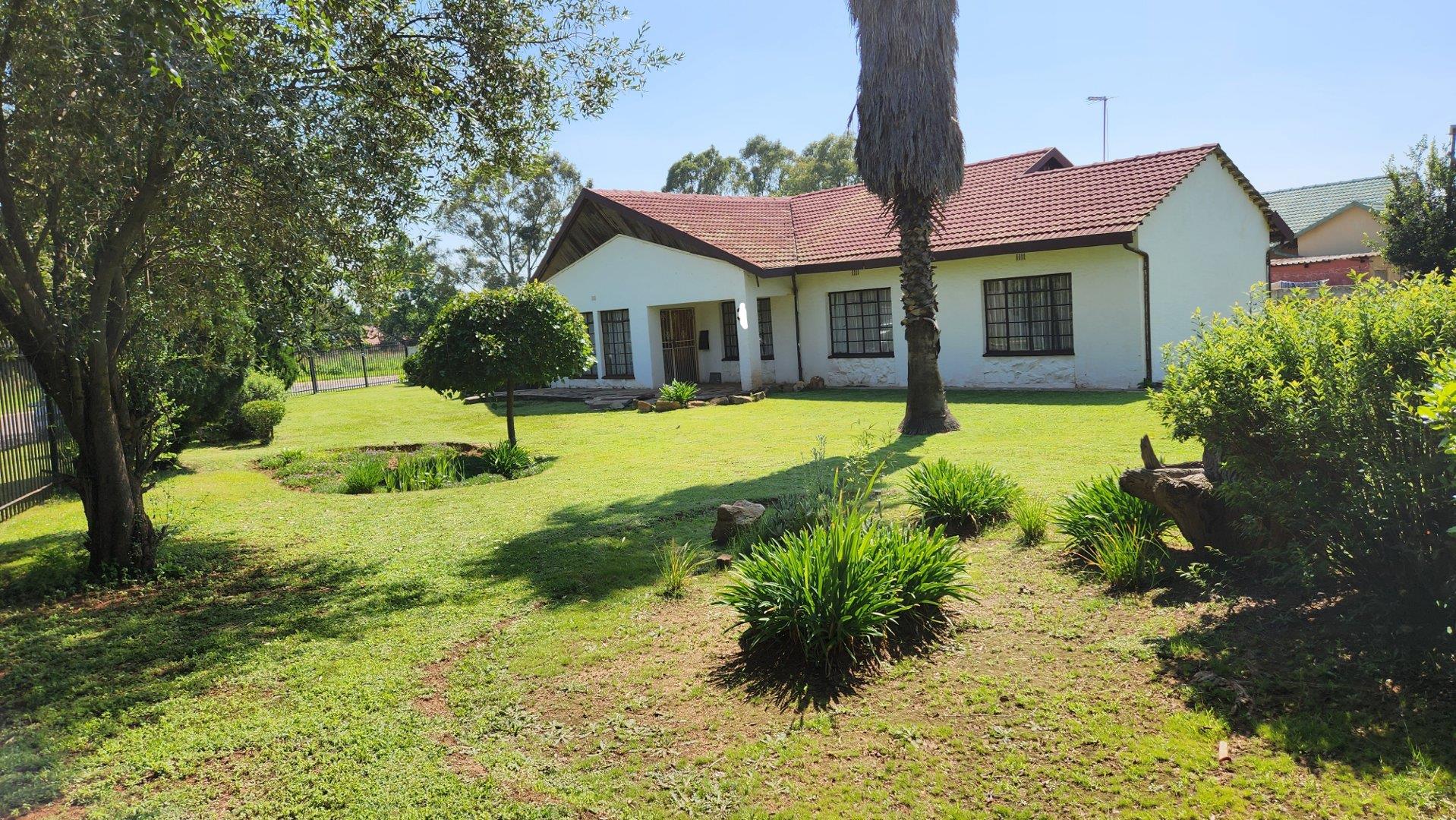 4 Bedroom House for sale in Modder East P24114103726