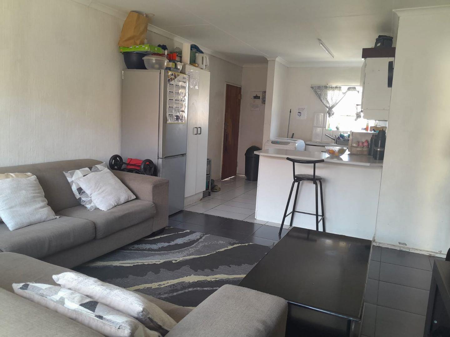 2 Bedroom Townhouse for sale in Vorna Valley 6 Sunset Close, 101