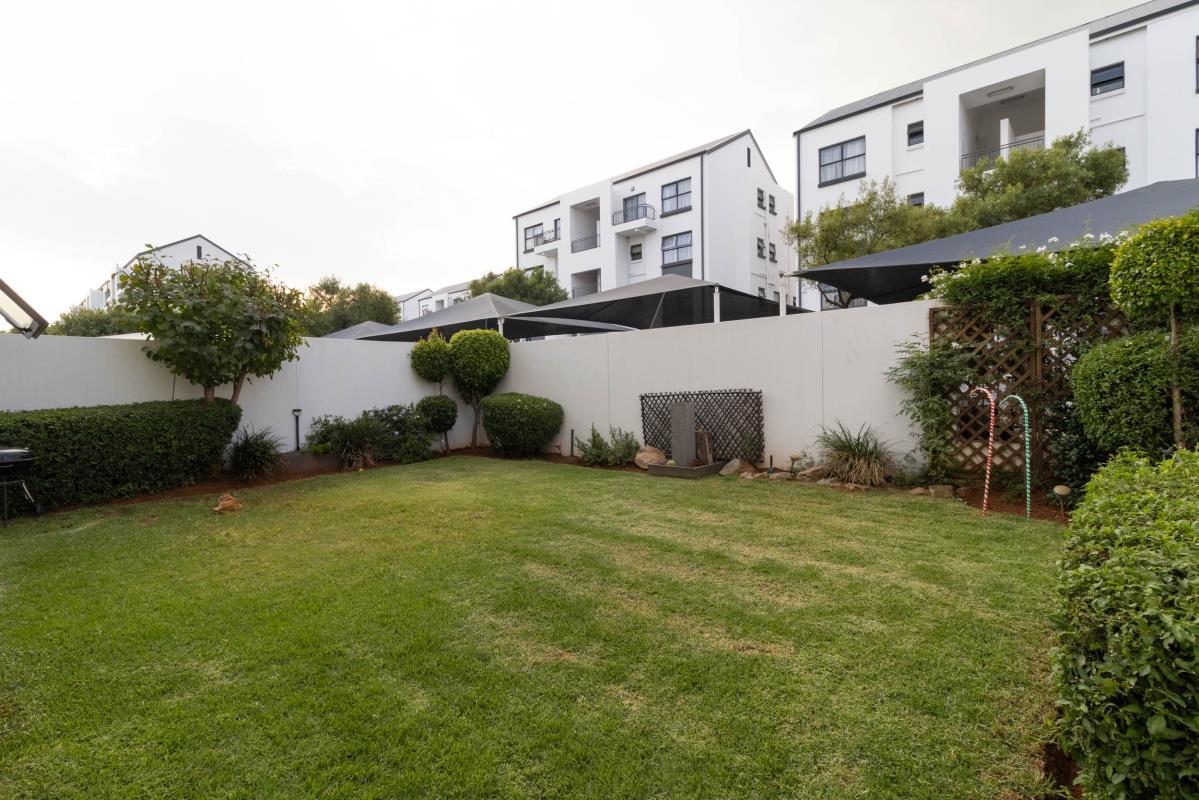 3 Bedroom Apartment / flat for sale in Greenstone Ridge 1 Emerald