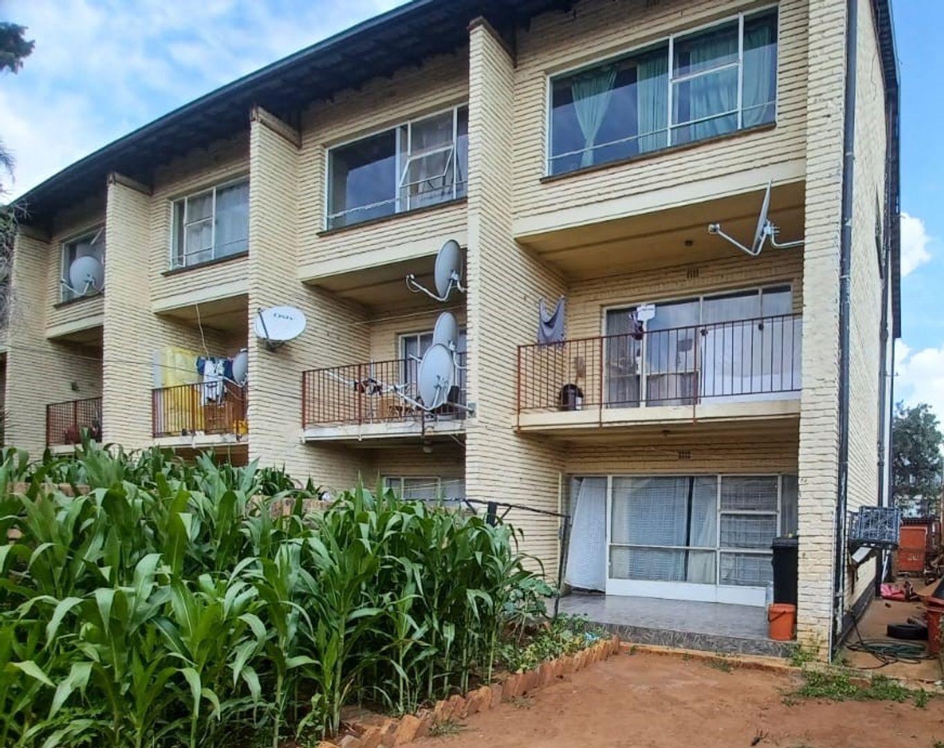 2 Bedroom Townhouse for sale in Windsor East 1 Herwin, 47 Dutchesses