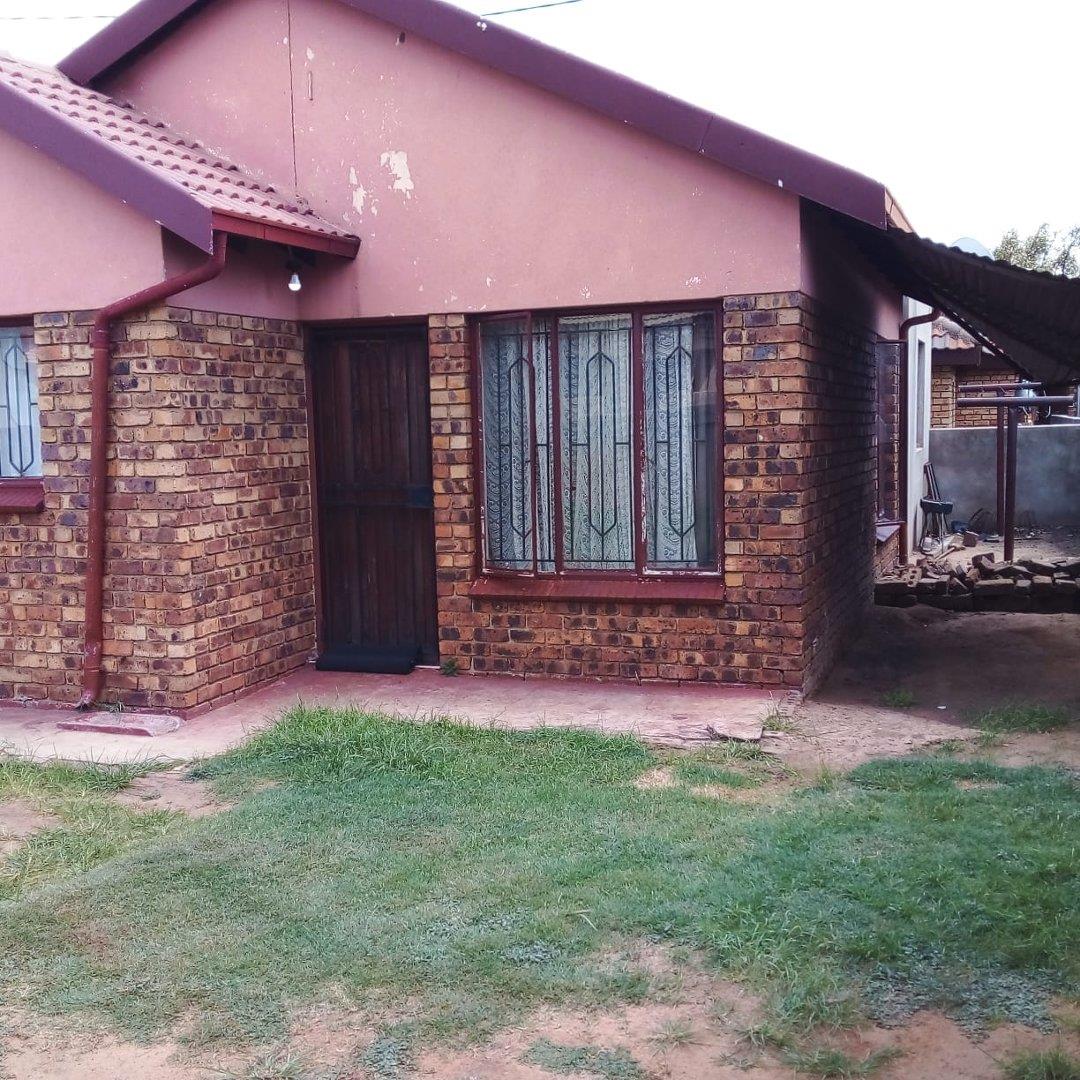 2 Bedroom House for sale in Kwaguqa P24110953918