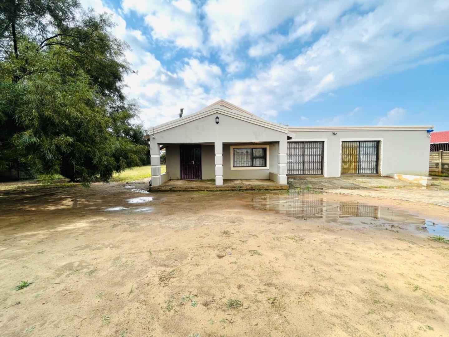 4 Bedroom House for sale in Waldrift P24112682045