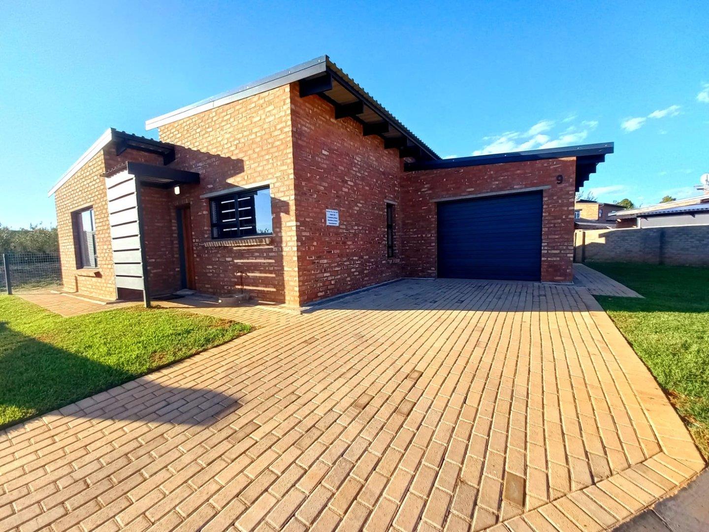 2 Bedroom House to rent in Van Der Hoff Park P24114106500