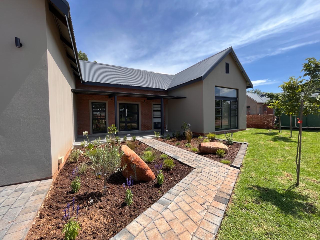 3 Bedroom House for sale in Van Der Hoff Park P24114106508