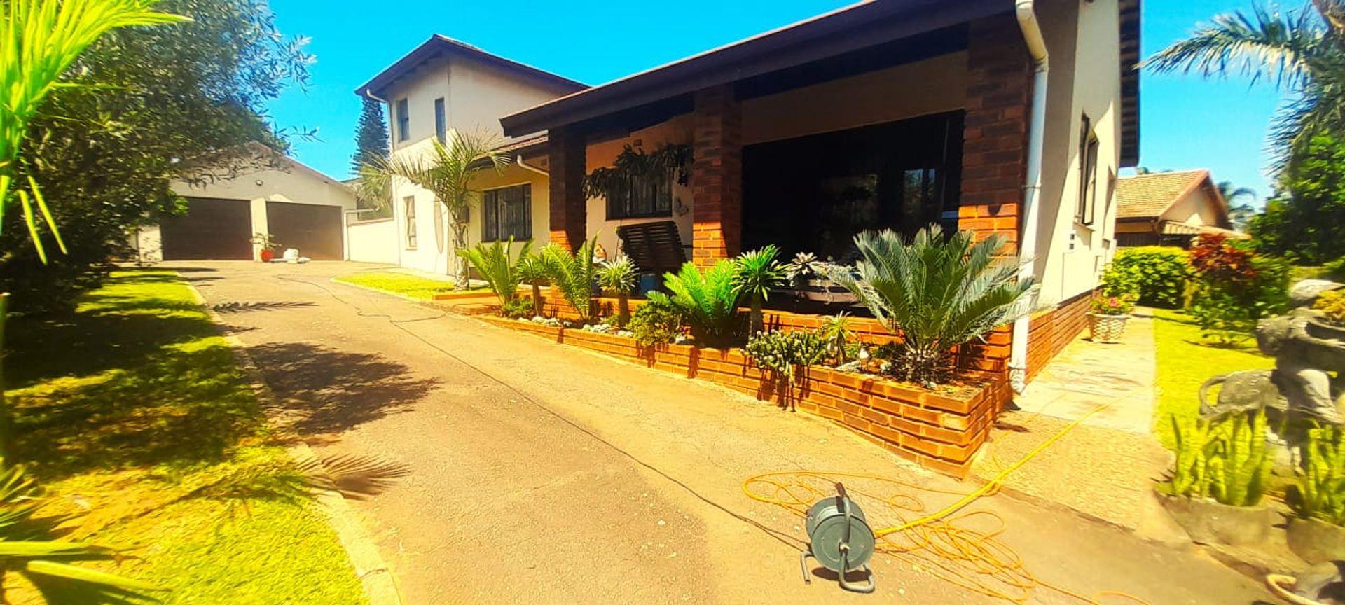 4 Bedroom House for sale in Illovo Beach 9 Princeville Road P24