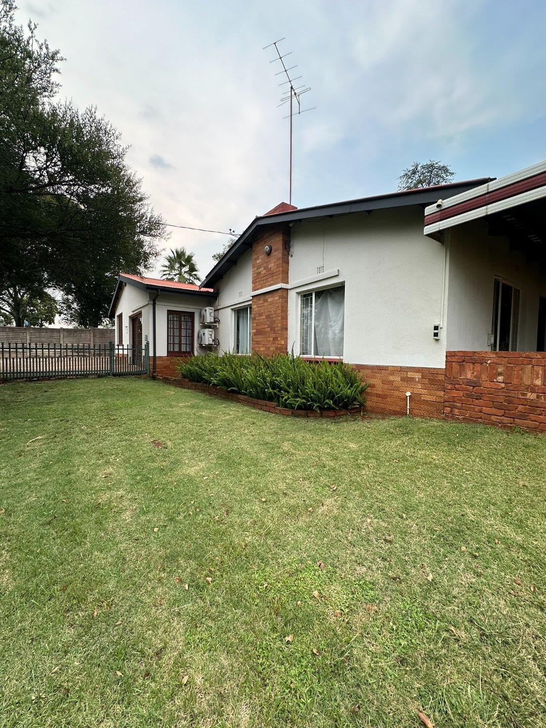 4 Bedroom House for sale in Valhalla P24114109496