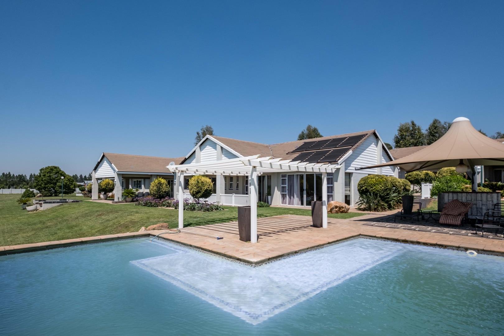 8 Bedroom House for sale in Dunblane Lifestyle & Equestrian Estate