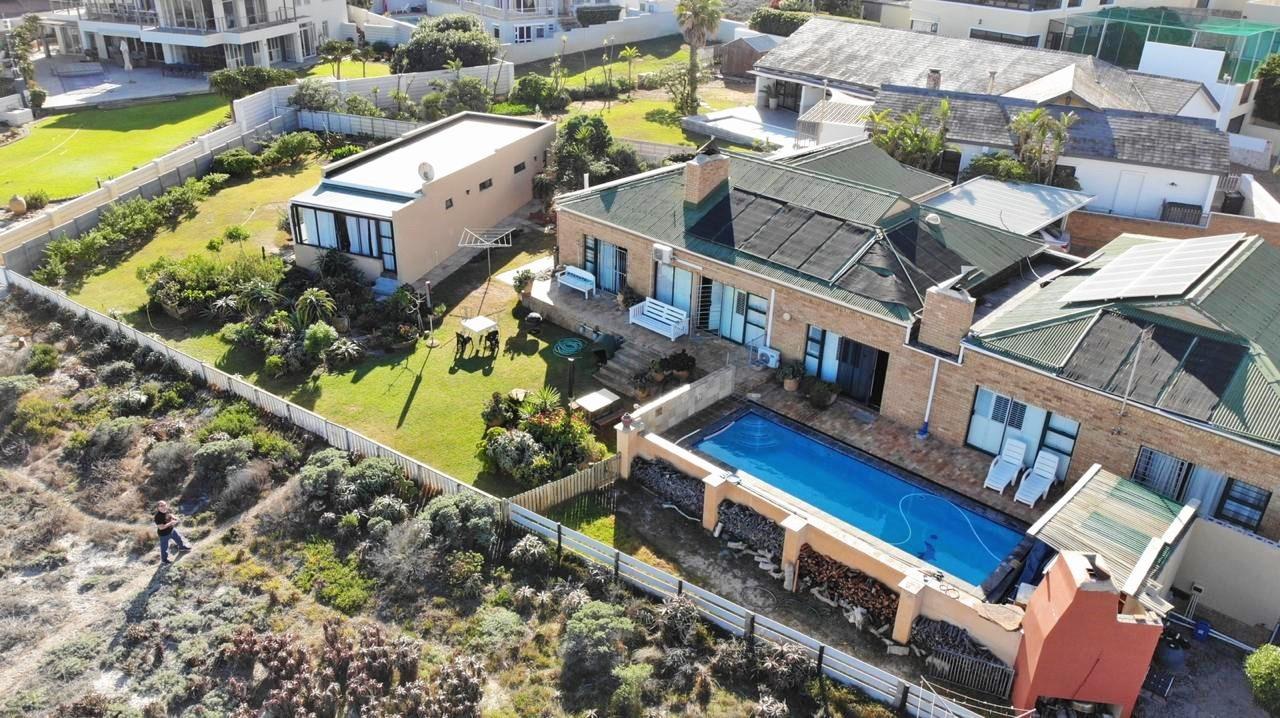 2 Bedroom Apartment / flat to rent in Van Riebeeckstrand 14 Penguin