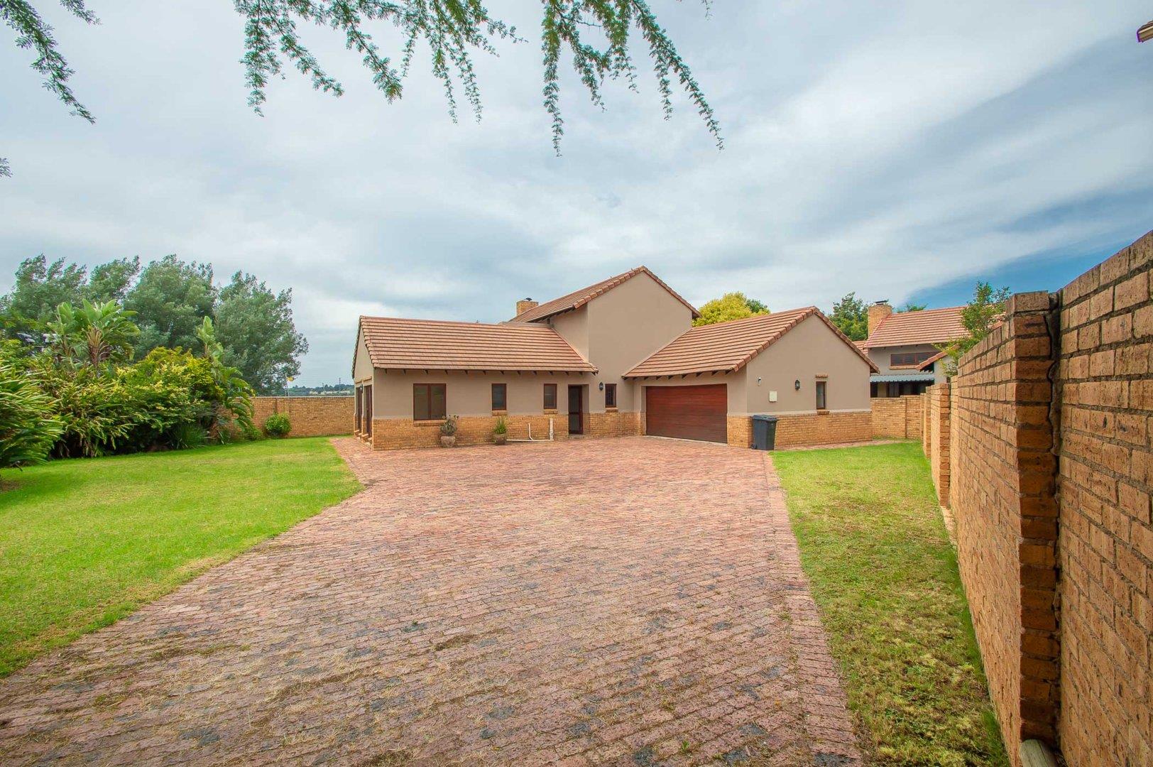 3 Bedroom House for sale in Willowbrook 1 Van Dalen Road P24114111823