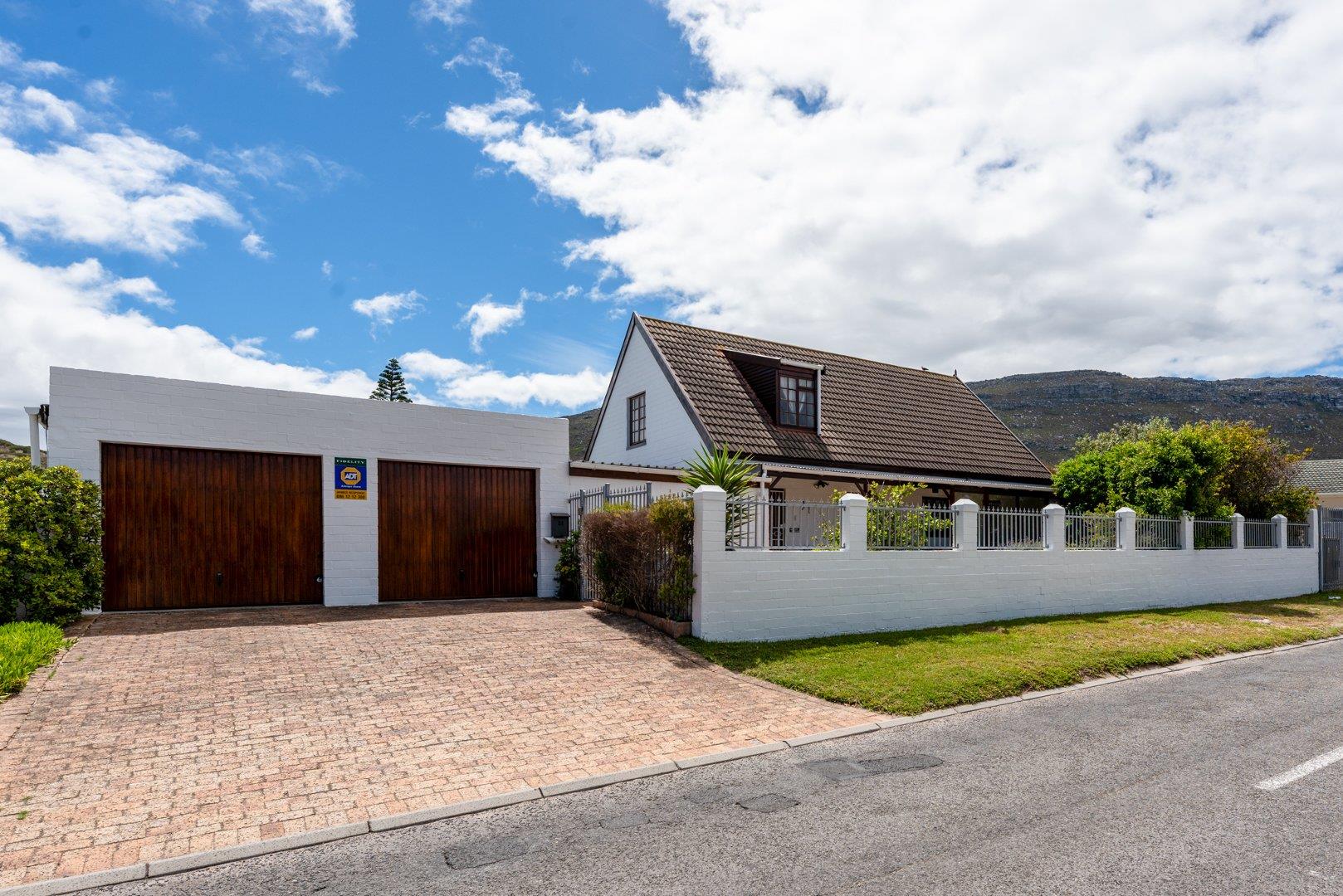 Peers Hill Estate Property Property and houses for sale in Peers Hill Estate