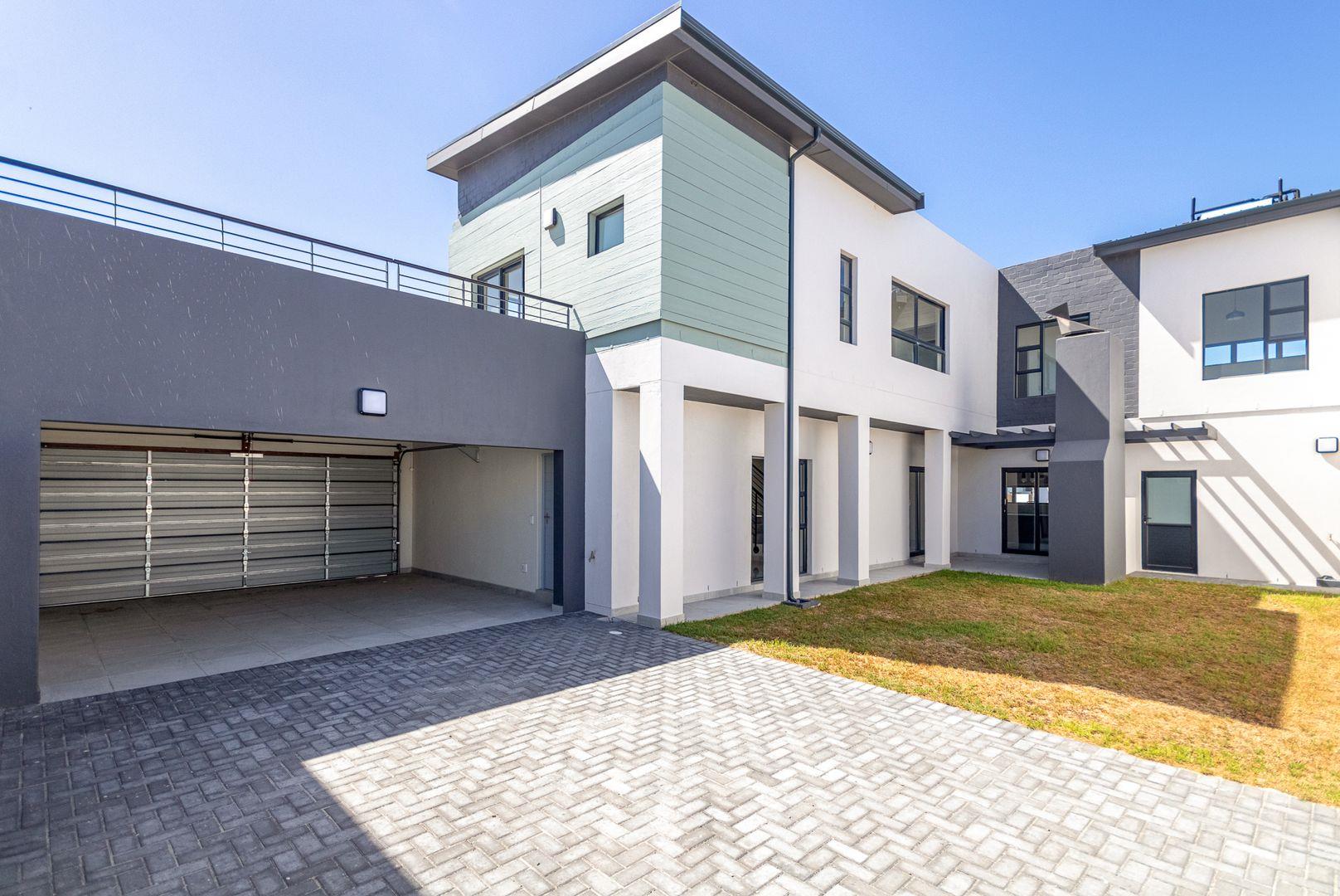 4 Bedroom House for sale in Sandown P24114113028