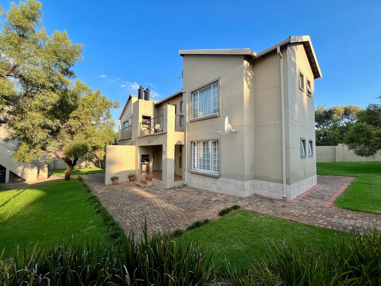 2 Bedroom Apartment / flat for sale in Northgate P24114113501